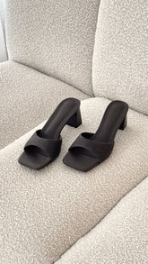 Freda Heel - Chocolate Raffia