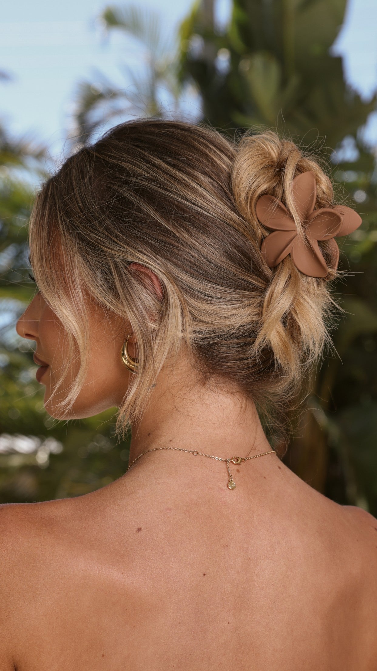 Hibiscus Matte Flower Claw Clip - Tan